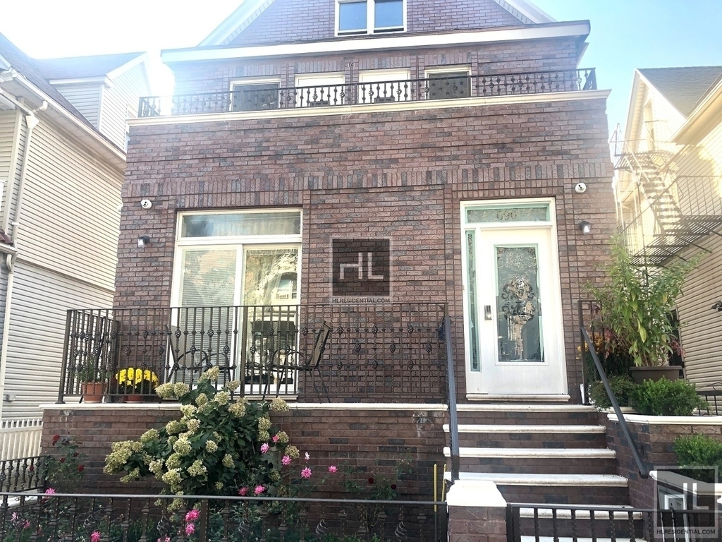 690 East 5 Street - Photo 7