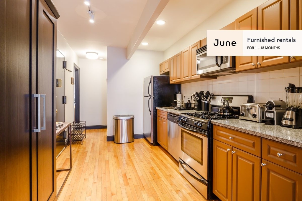 356 West 39th Street - Photo 6