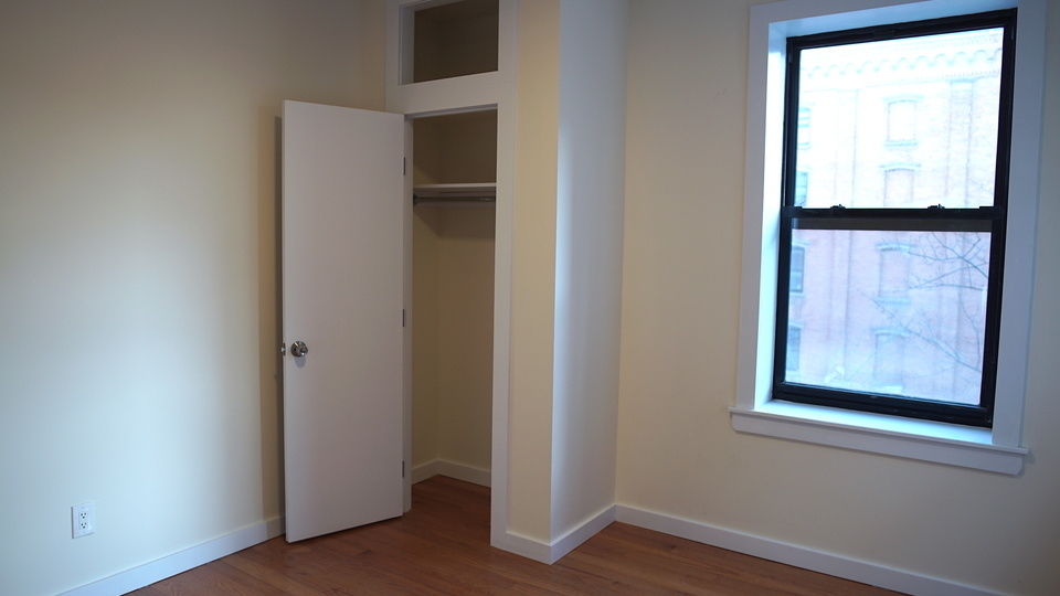 145 Montrose Ave - Photo 6