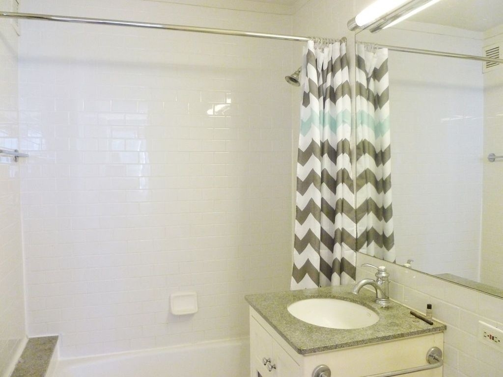 271 W 47th Street Apt 25e - Photo 3