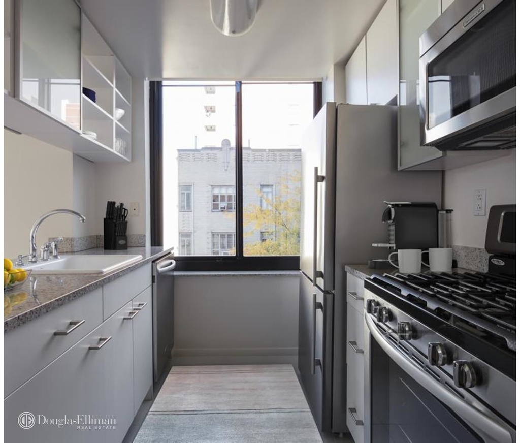 180 West 20th St - Photo 6