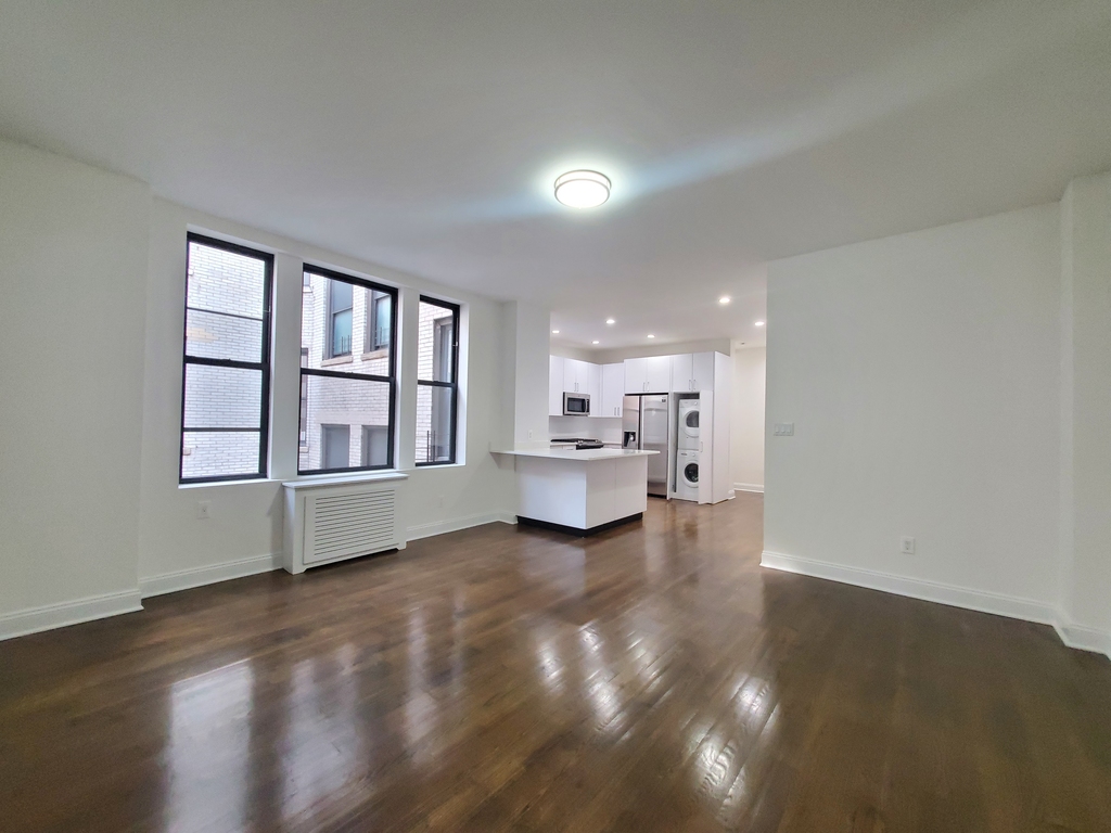 200 West 58th Street - Photo 1