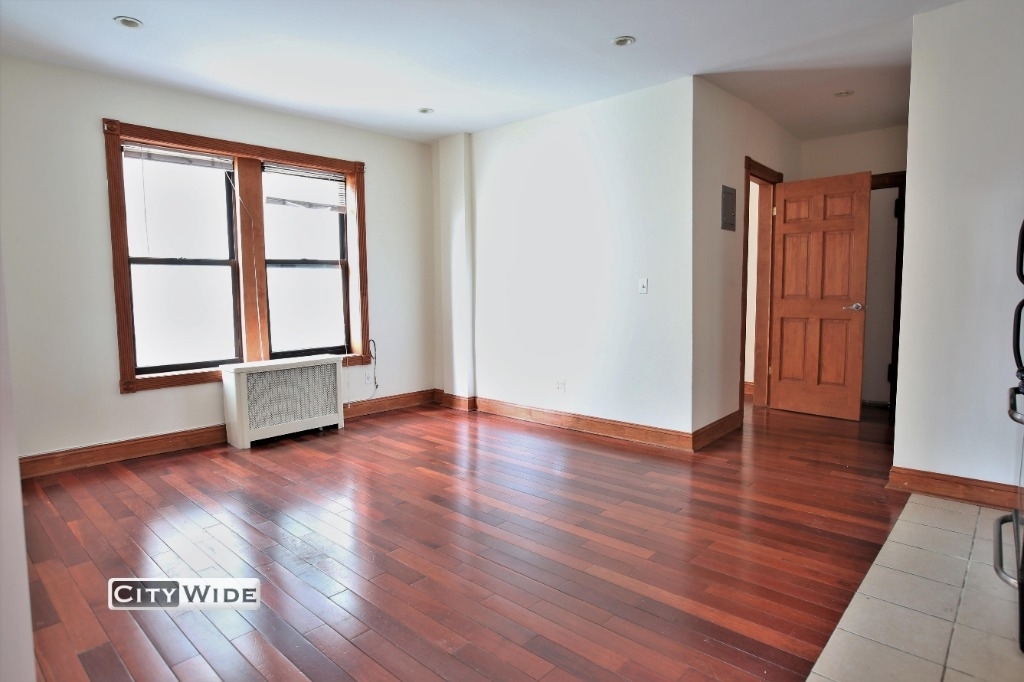 305 Convent - Renovated 3 Bed/2Bath Stunner - Photo 0