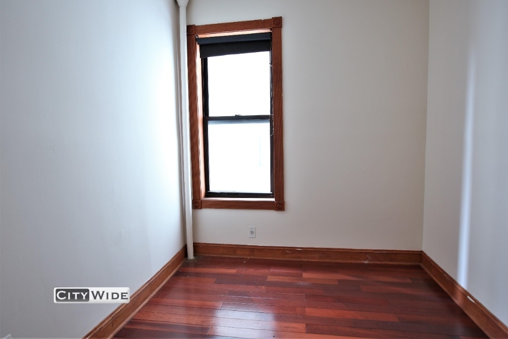 305 Convent - Renovated 3 Bed/2Bath Stunner - Photo 4