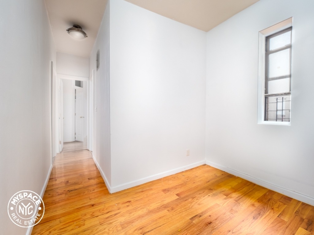 160 Havemeyer Street  - Photo 3