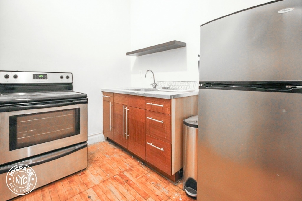 1087 Flushing Ave - Photo 1