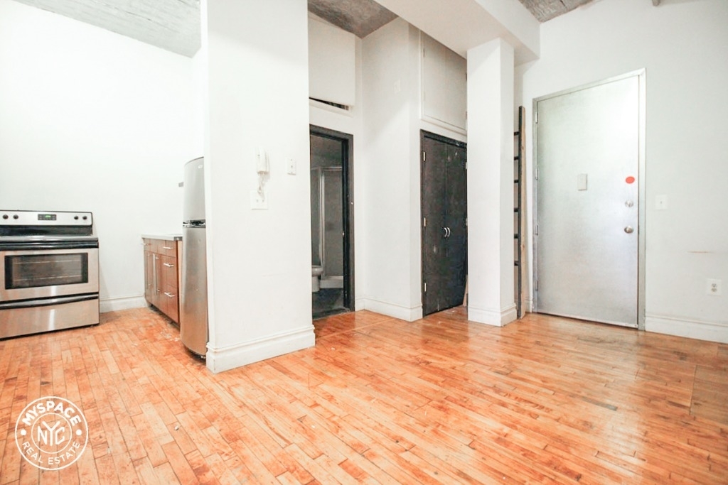 1087 Flushing Ave - Photo 2