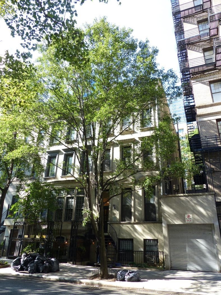 110 East 61st Street - Photo 11