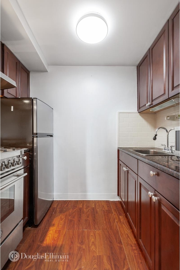 220 East 57th St - Photo 2