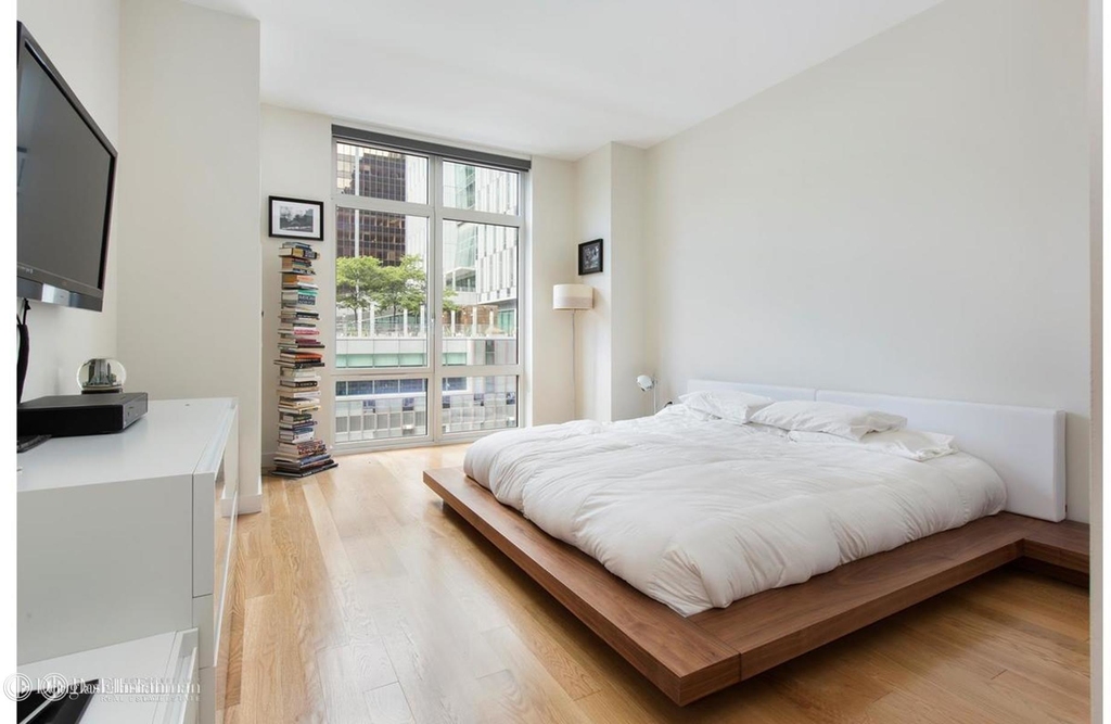 555 West 59th St - Photo 2