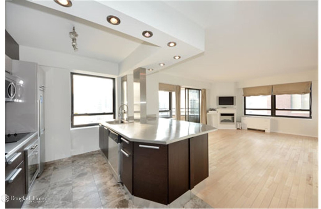 240 East 47th St - Photo 2