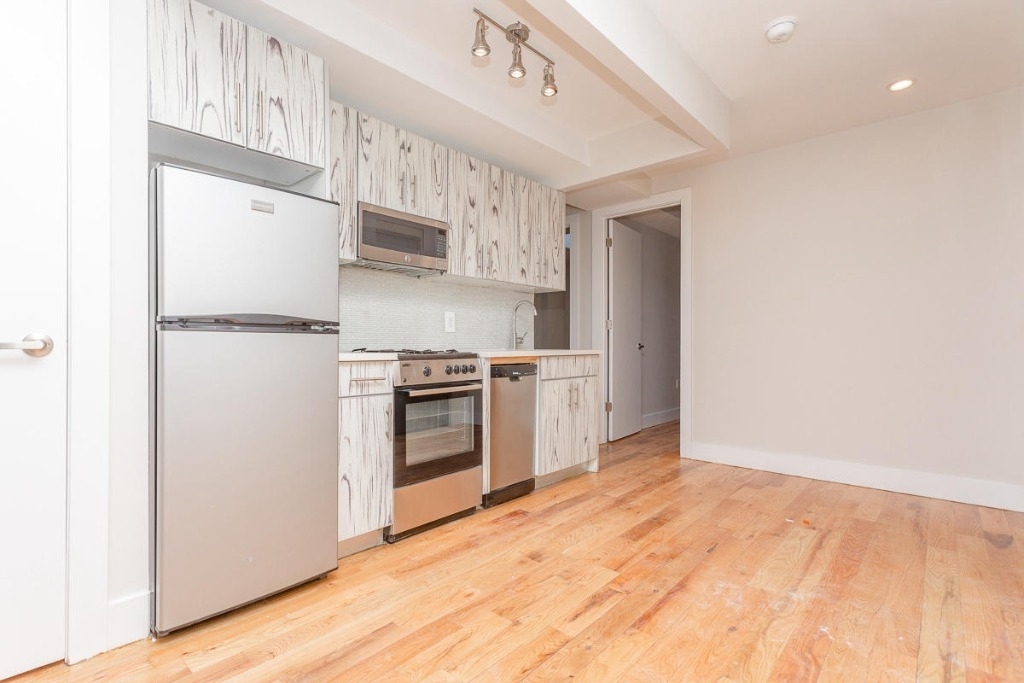 115 Roebling - Photo 1