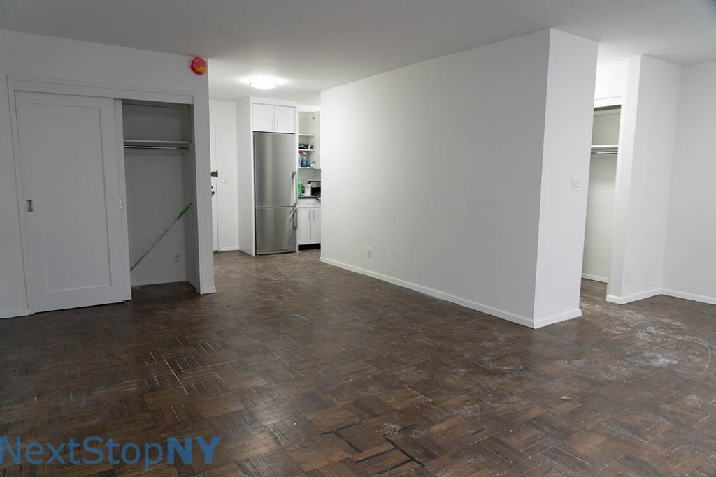 405 East 56th Street - Photo 4