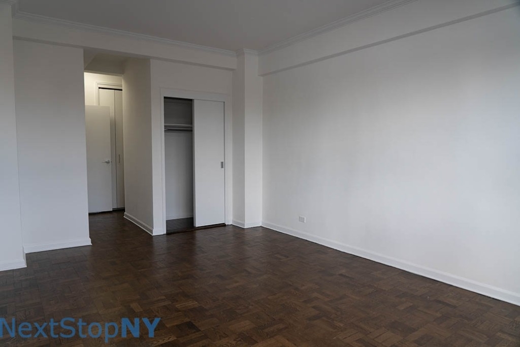 20 Beekman Place - Photo 10