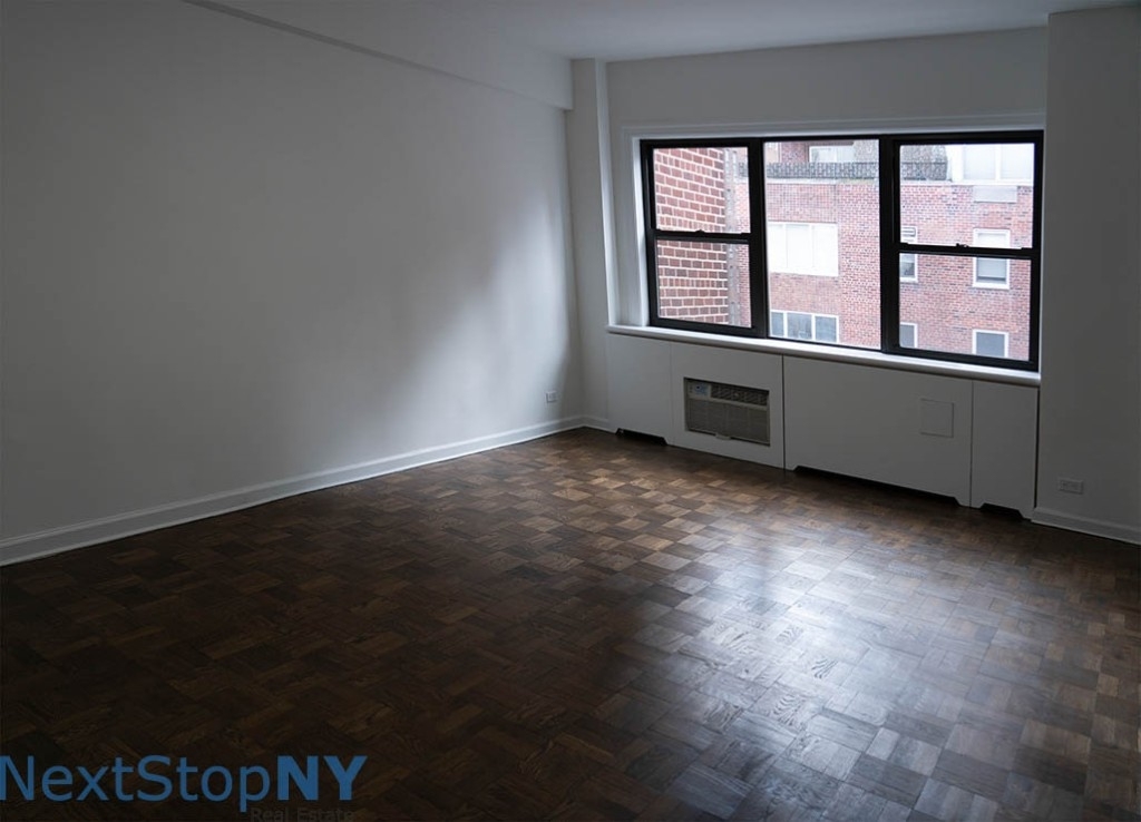 20 Beekman Place - Photo 2