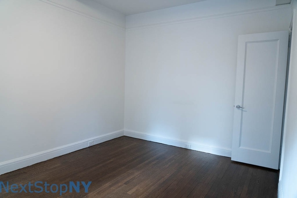 140 East 46th Street - Photo 5