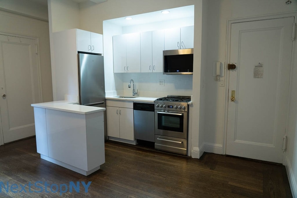 140 East 46th Street - Photo 0