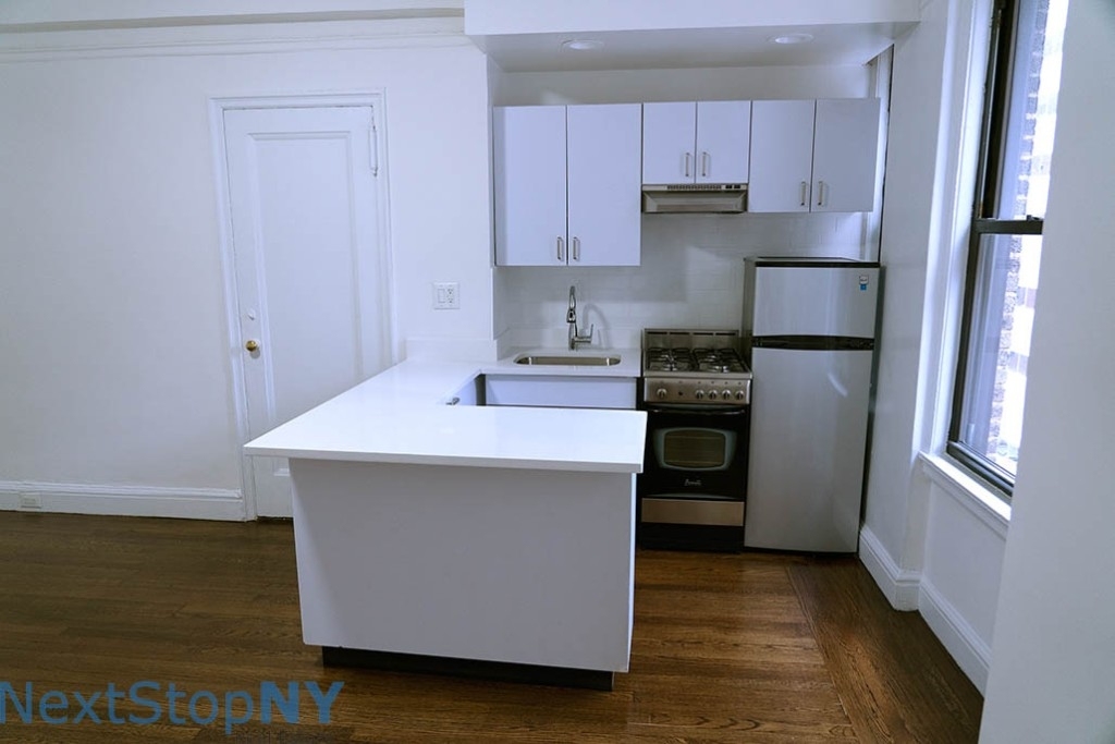 140 East 46th Street - Photo 7