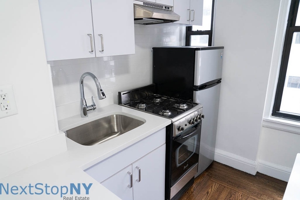 140 East 46th Street - Photo 12