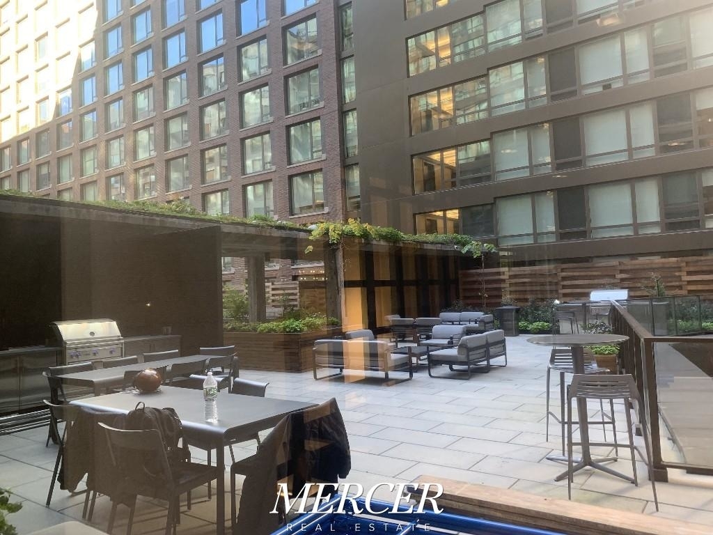 525 West 52nd Street - Photo 15