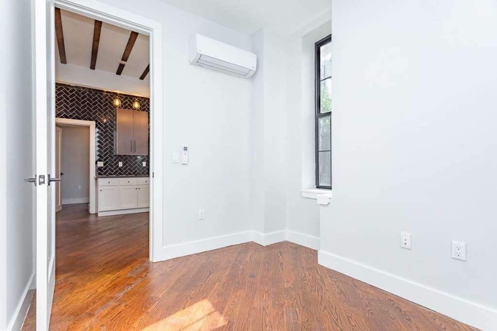 35 Claver Pl - Photo 3