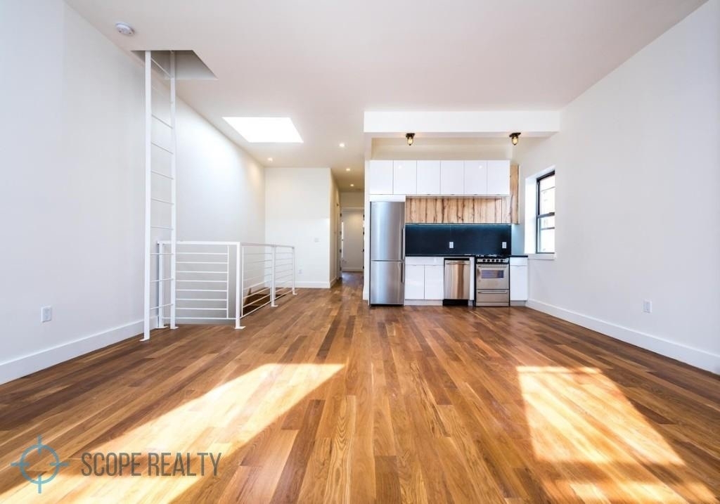 215 Richard Street  - Photo 1