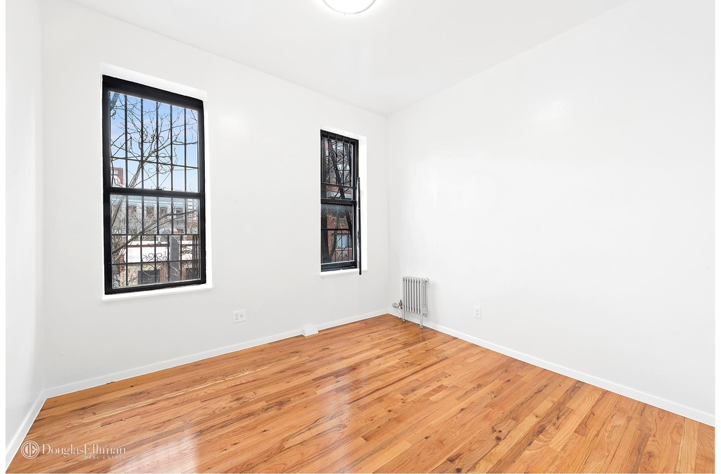 274 Mott St - Photo 1