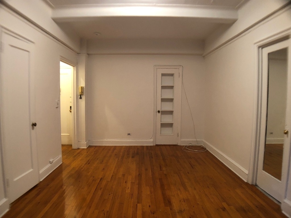 East 52 St. - Photo 1