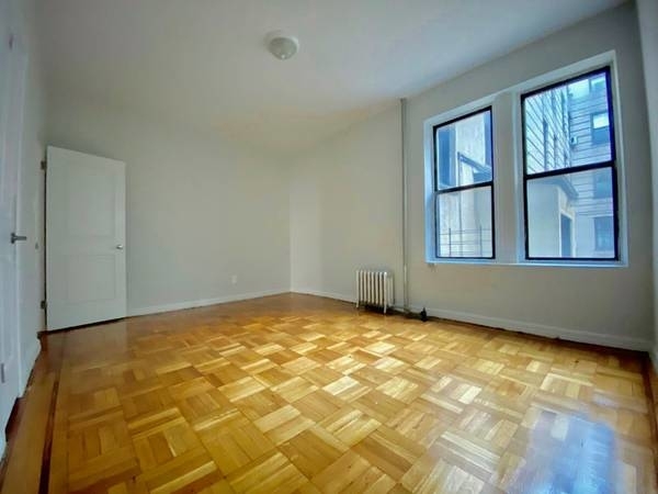 743 Empire Blvd - Photo 3