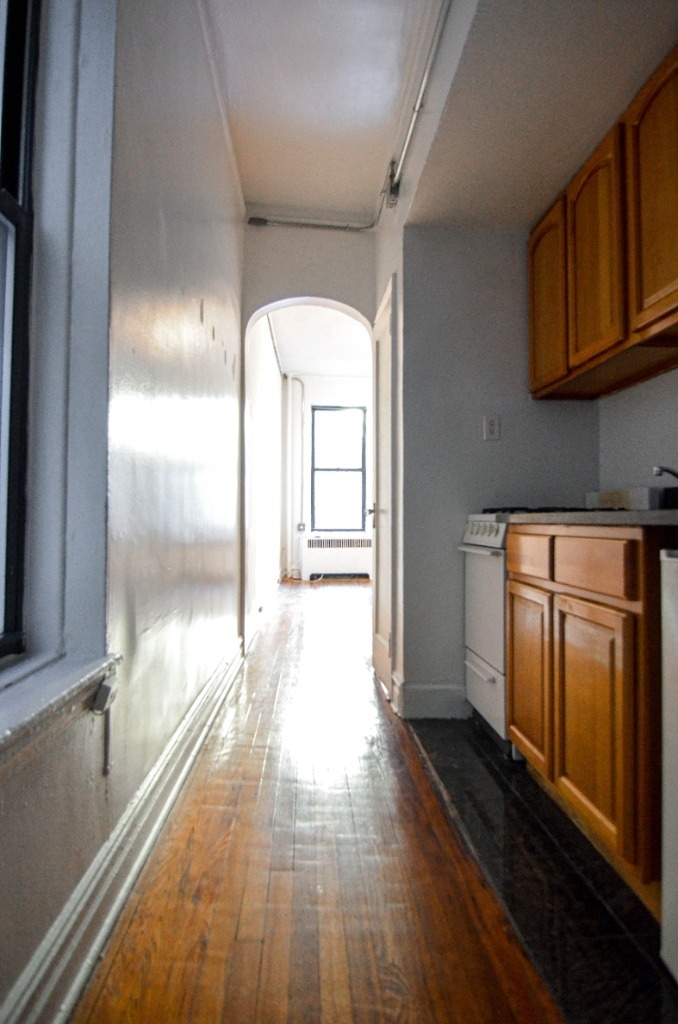 214 W 102nd st - Photo 2