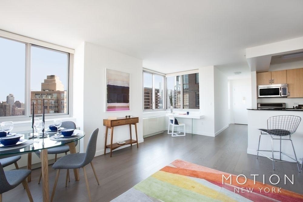 562 Tenth Avenue - Photo 3