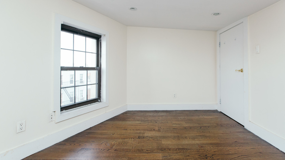 1038 Flushing Ave - Photo 5