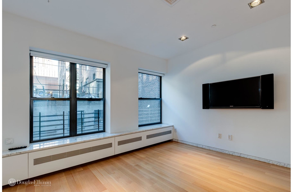 88 West Broadway - Photo 9