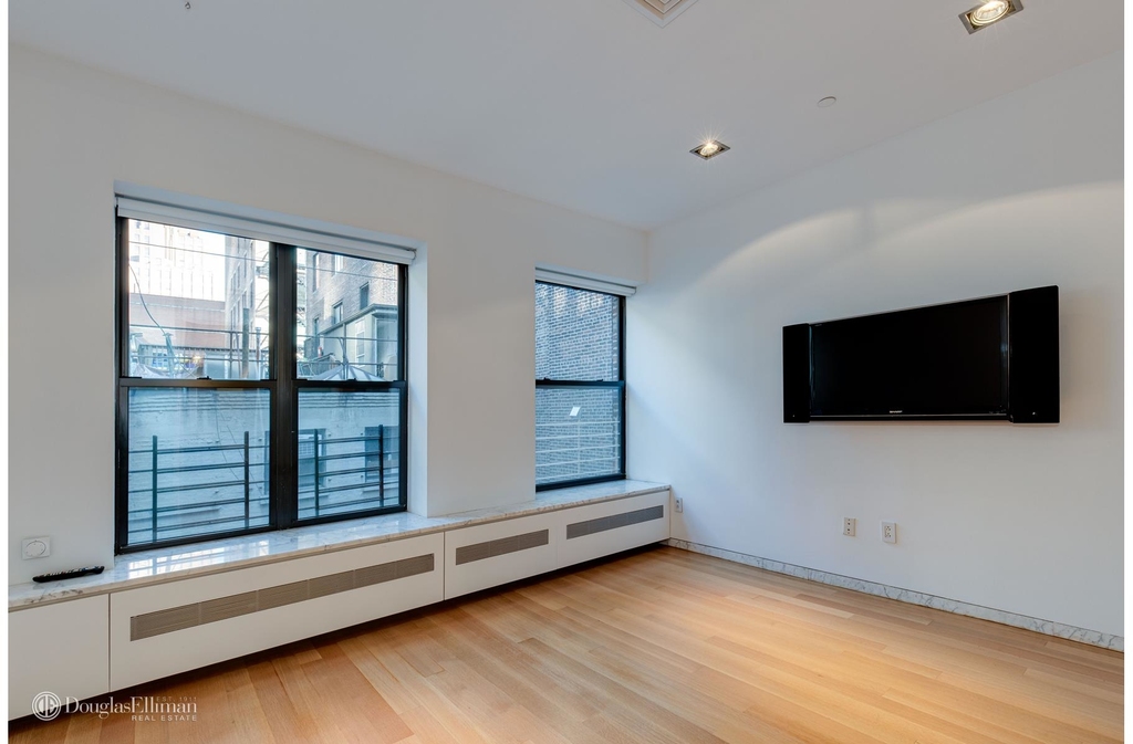 88 West Broadway - Photo 32