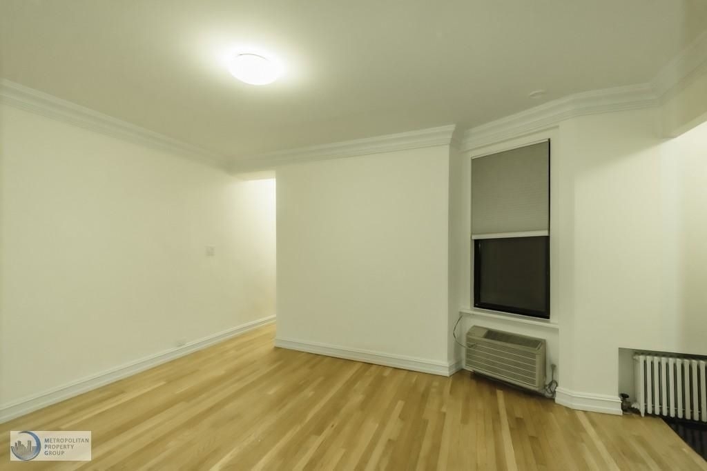 326 East 58 St - Photo 1