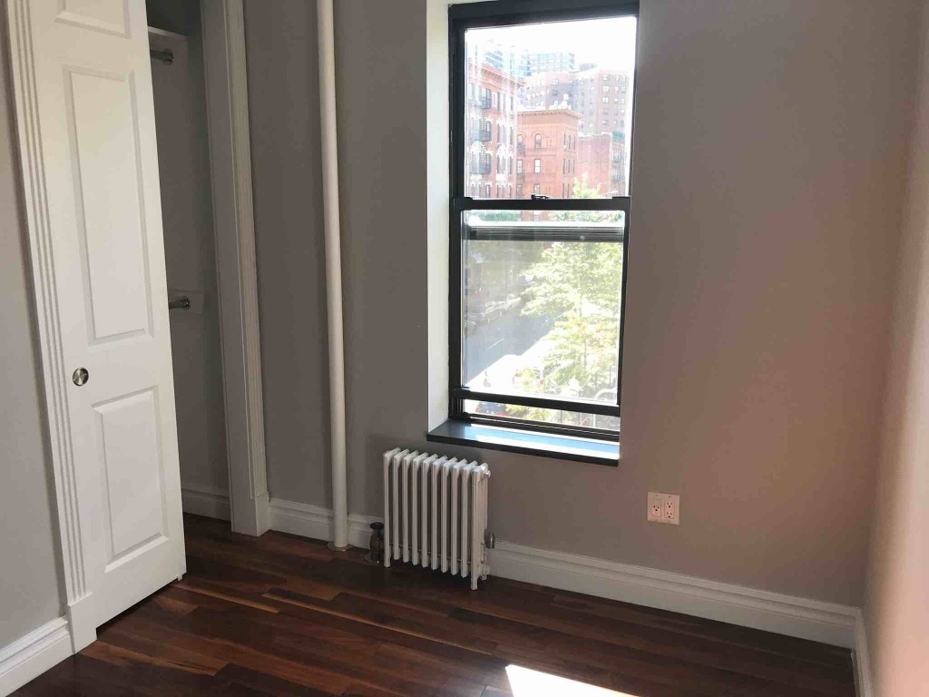 1590 Lexington Ave - Photo 7