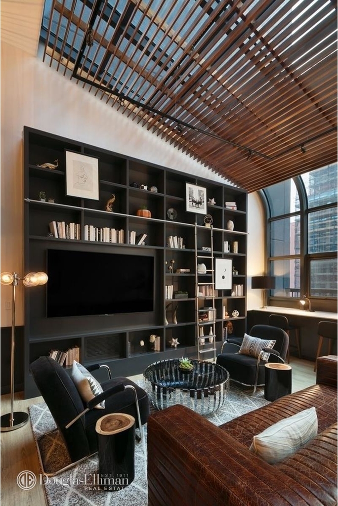 160 West 24th St - Photo 1