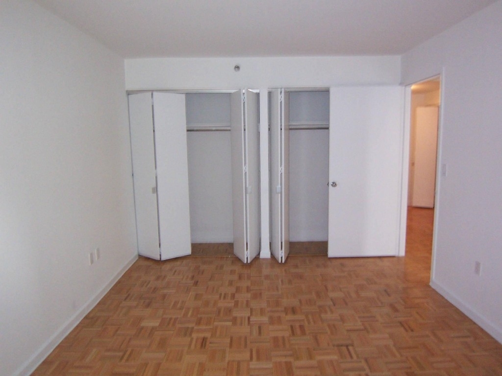 200 W 67th st - Photo 3