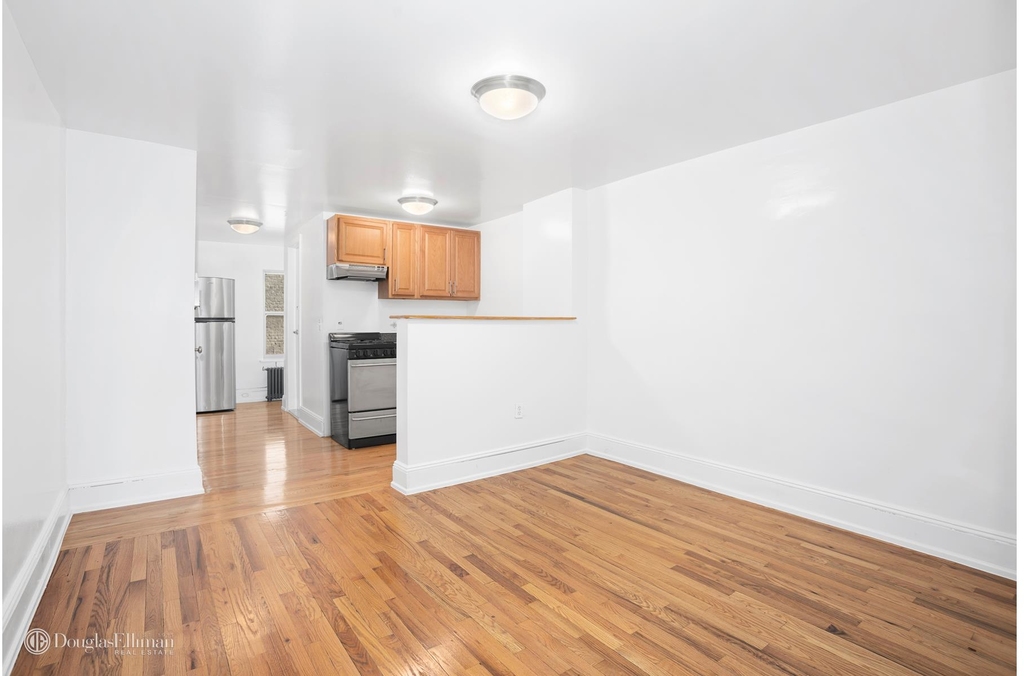 253 Bleecker St - Photo 2