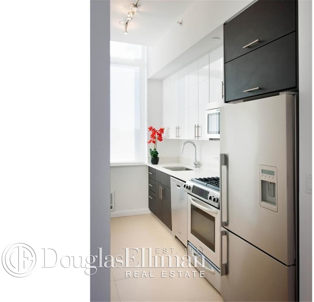 808 Columbus Avenue - Photo 2