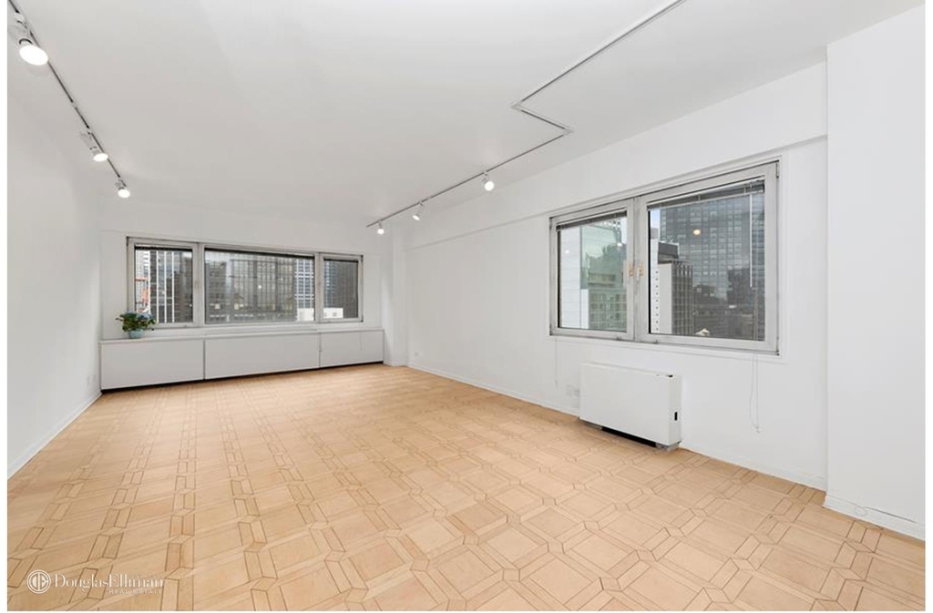 58 West 58th St - Photo 8