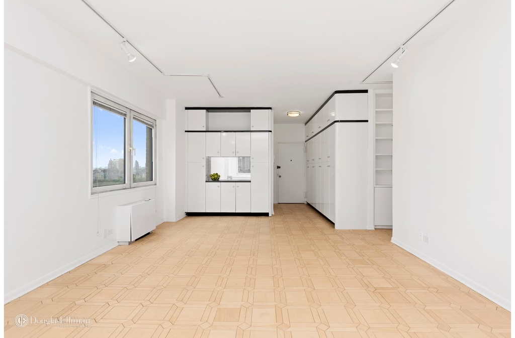 58 West 58th St - Photo 7