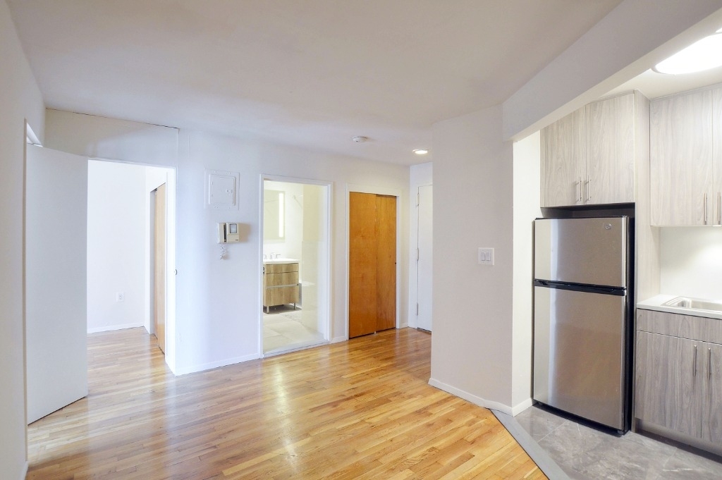 230 East 30th Street - Photo 2