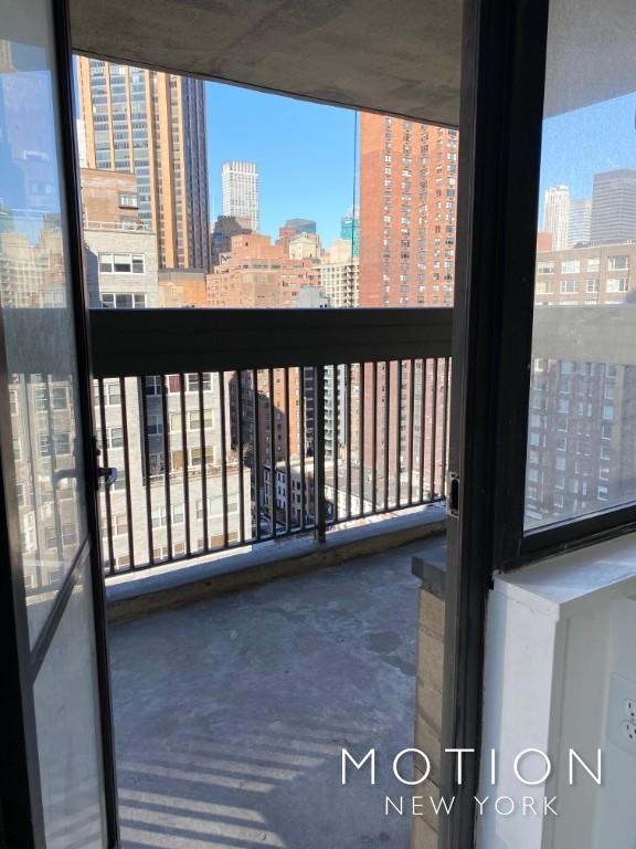 200 East 34th Street - Photo 4