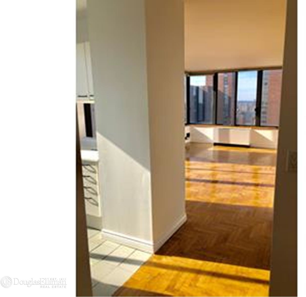 300 East 93rd St - Photo 1