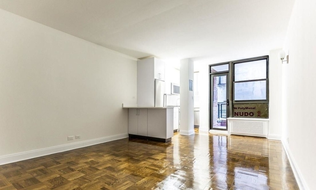 165 East 35th Street - Photo 0