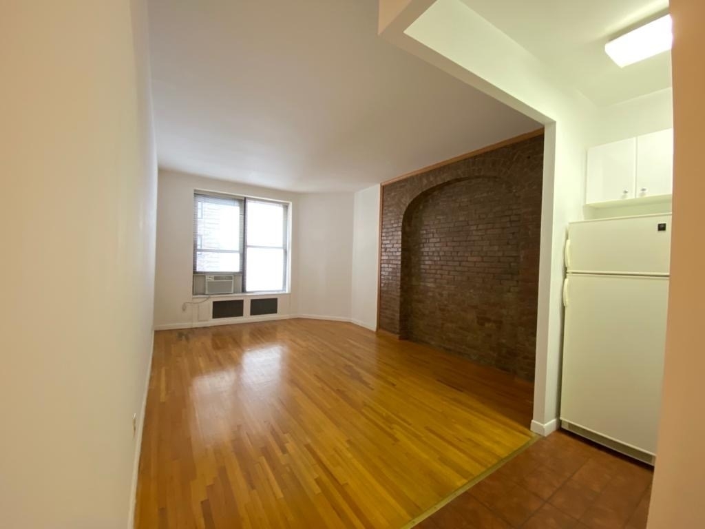 117 WEST 58 STREET - Photo 2