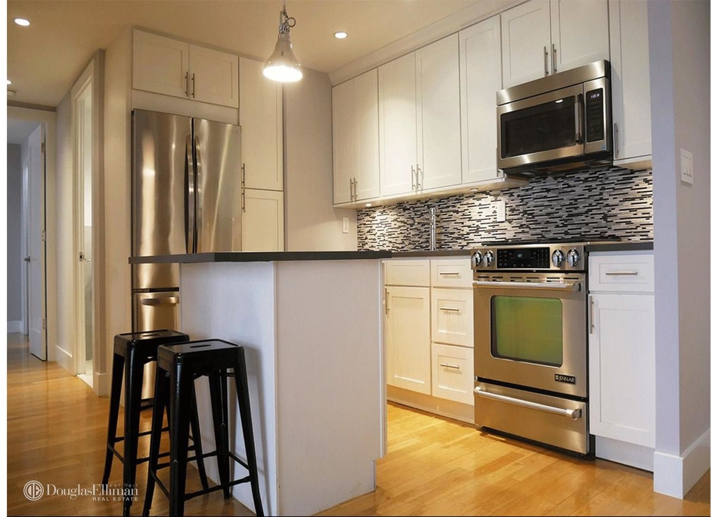 301 East 47th St - Photo 3