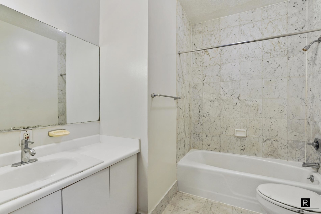 303 East 43rd Street - Photo 6