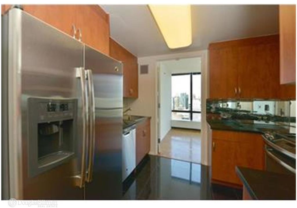 420 East 61st St - Photo 1